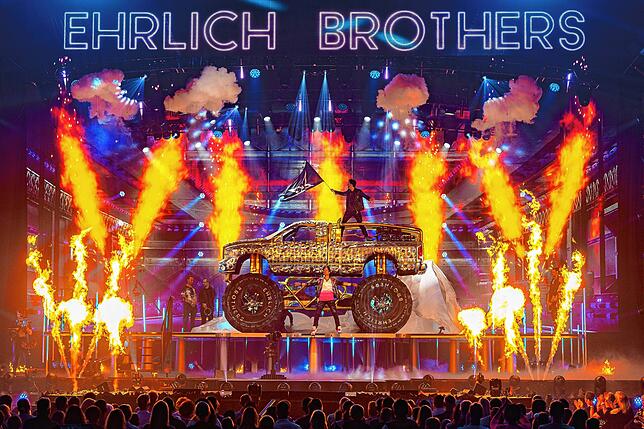 Klotzen, nicht kleckern: Die Ehrlich Brothers setzen auf große Autos und Feuer.