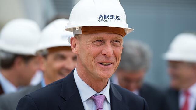 Der Vorstandsvorsitzende von Airbus, Thomas Enders, bei einem Besuch des Airbus-Werks im bayerischen Taufkirchen. Der 60-Jährige tritt ...