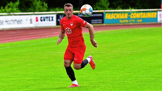 Fokussiert: Nexhdet &bdquo;Nesta&ldquo; Gusturanaj hat in der laufenden Bezirksliga-Saison bereits 36 Tore für den FC Tiengen 08 ...