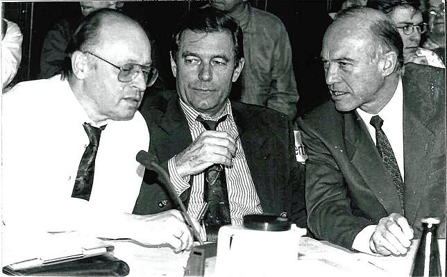 Lagegespräch der CDU-Fraktion im Gemeinderat Radolfzell bei einer Sitzung im März 1994 (von links): Helmut Haselberger, Herbert Bruttel ...