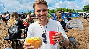 Fladenbrot mit Hähnchen zum Frühstück – für 8,50 Euro. Was bleibt am Ende eines Festivaltages von 50 Euro übrig?