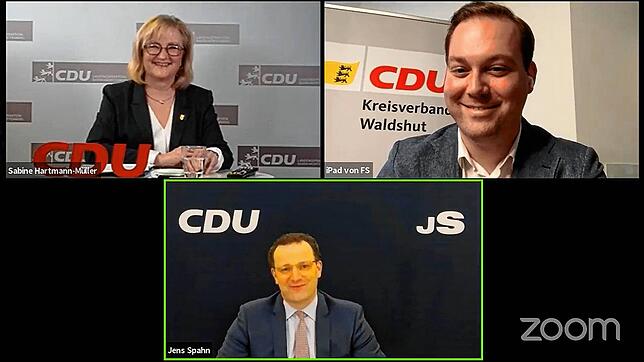 Gut gelaunte Runde: Sabine Hartmann Müller und Felix Schreiner unterhielten sich am Freitag mit Gesundheitsminister Jens Spahn &ndash; ...