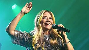 Beatrice Egli sorgt im Radolfzeller Milchwerk für Stimmung. Ausverkauft ist der Saal aber nicht.
