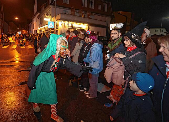 Bild 2: Heiße Nacht der Hexen