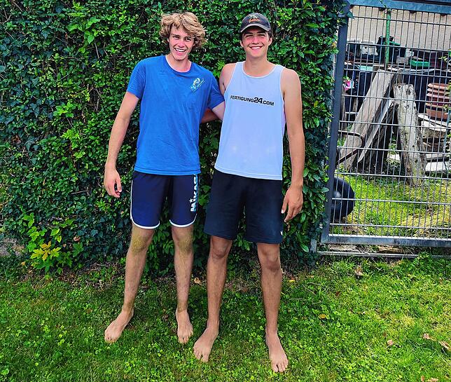 Reporter Pekka Stapelfeldt (links) und Daniel Habermaas trainieren beide bei den Volley Youngstars in Friedrichshafen.