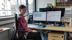 Audrey Oddlokken fühlt sich wohl an ihrem Arbeitsplatz im Kulturamt Rheinfelden. Foto: Sina Elbers