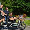 Fahrradhändler Michael Schäuble (rechts) mit seiner Frau Jarusel Regine und Mitarbeiter Andreas Wolff freut sich über die starke ...