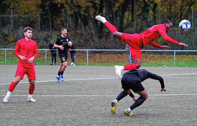 Bild 2: Unsere Bildergalerie des Verbandsliga-Duells zwischen dem ESV Südstern Singen und dem Offenburger FV