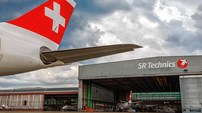 SR Technics hat seinen Hauptsitz am Flughafen Zürich. Das Unternehmen beschäftigt 1500 Mitarbeitende in der Schweiz und rund 2500 ...