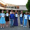 Auszeichnungen erhielten (v. l.) Aurélie Mayer (Preis), Josephine und Katharina Holzmayr (Lob), Rektorin Constanze Trumpf, Moritz ...