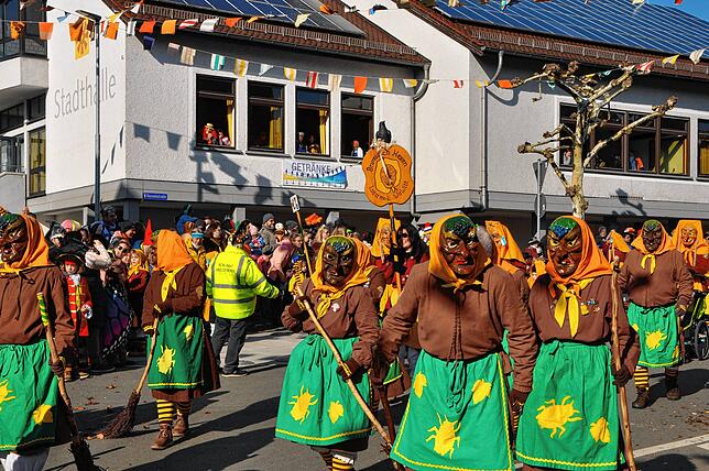 Bild 28: Historische Narrenzunft begeistert mit ihrem Umzug am Fasnetssunntig