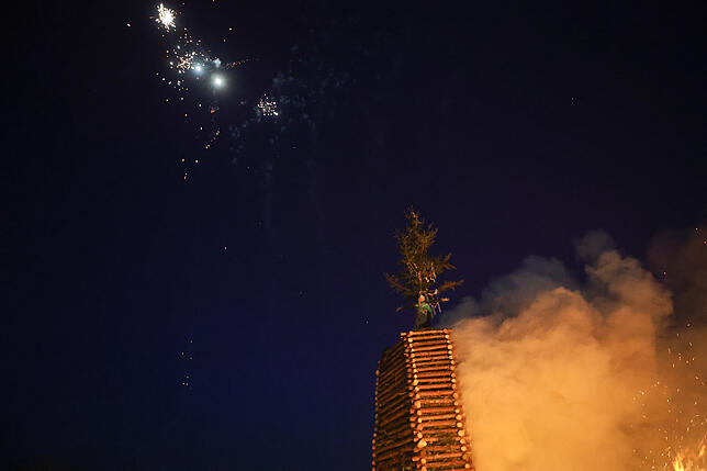 Bild 32: Litzelstetten 2025: Diese Funkenfeuer-Bilder fangen die Tradition perfekt ein!