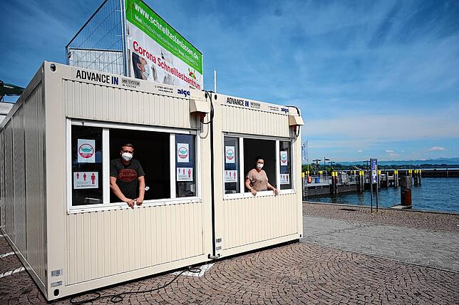 Oleg und Olga Elizarov betreiben in Friedrichshafen unter anderem am Buchhornplatz ein Schnelltestzentrum. (Archivbild)