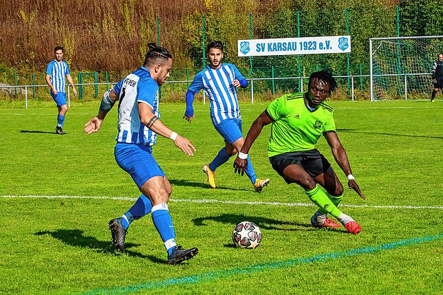 Bild 35: SV Karsau verteidigt die Tabellenspitze durch einen 4:2-Erfolg gegen Verfolger Spvgg. Wehr