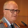 Eberhard Zorn, höchster Soldat der Bundeswehr, erläuterte klar, präzise und verständlich die Situation der Bundeswehr und gab Einblicke ...