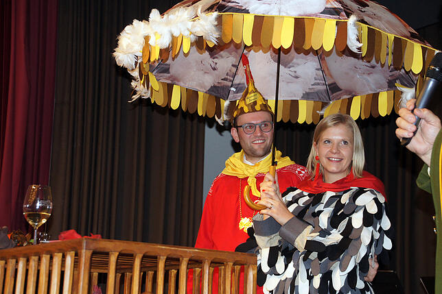 Bürgermeister Johannes Henne als Schirmherr der Veranstaltungen zu 170 Jahren Fasnet mit seiner Frau Emma.