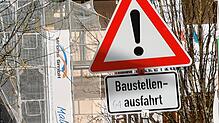Symbolbild: Auch 2022 werden in Konstanz wieder einige Baustellenschilder zu sehen sein.