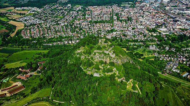 Der Singener Hausberg Hohentwiel auf einem Luftbild vom Mai. Seismische Aktivität gibt es im Hegau schon seit Millionen von Jahren, eine ...