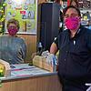 Mit Sicherheit einkaufen: Stephan Ruthe und seine Mitarbeiterin Frau Müther freuen sich darauf, in der Parfümerie Wir für Sie wieder ...