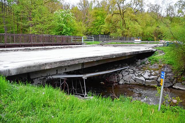 Bild 4: Abriss und Neubau: Ein Rückblick in 20 Bildern auf die Brücken-Großbaustelle auf der B313 vor dem Stockacher Rißtorf-Kreisel