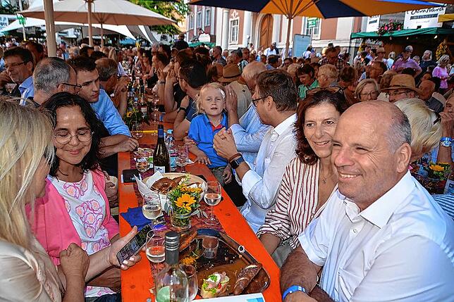 Bild 1: Das 47. Bodensee Weinfest in Meersburg ist eröffnet