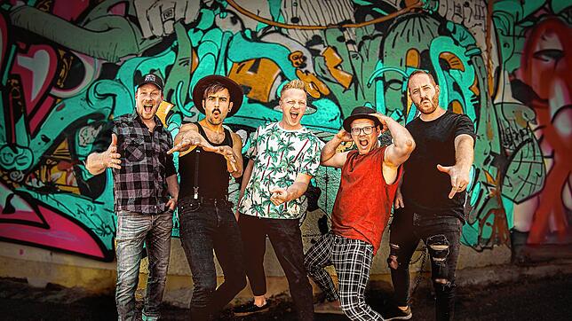 Sie bringen Blowpop auf die Bühne: die Fäaschtbänkler. Am 9. August 2025 spielen sie ein Salem Open Air.