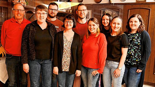 Die Tennenbronner Pfrieme-Stumpe ehren ihre treuen Mitglieder (von links): Jürgen Wald, Sabine Roschinski, Stefan Ketterer, Andrea ...