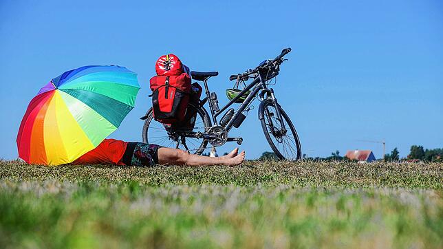Sonne satt und Temperaturen bis 30 Grad: Nach vielen Regentagen kehrt das Sommerwetter zurück nach Baden-Württemberg.