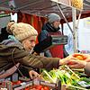 Markthändlerin Pina de Sanctis auf dem Überlinger Wochenmarkt. Der Handelsplatz Überlingen ist von einem Geben und Nehmen geprägt. ...