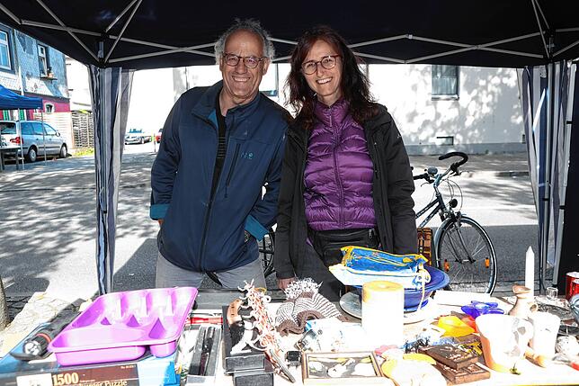 Bild 17: Konstanz: Auf zum Deutsch-Schweizer Flohmarkt! Diese Besucher und Verkäufer sind dabei