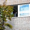 Aus dem Fenster einer Zahnarztpraxis in der Donaueschinger Karlstraße ertönen Klänge rund um die Donau &ndash; eine Probe für die ...