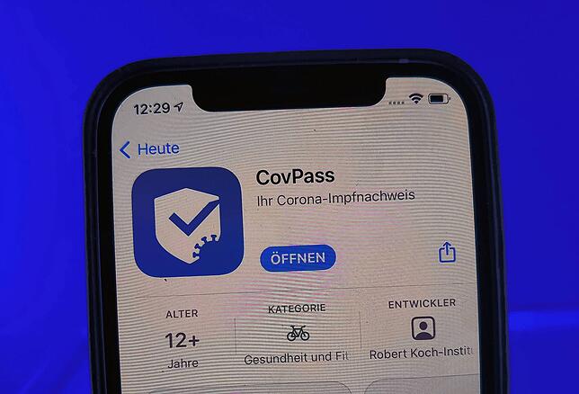 Ein Screenshot der neuen CovPass-App auf einem iPhone. In der Anwendung des Bundes, die federführend vom Softwarehersteller IBM ...