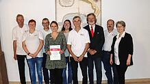 Der DRK-Vorstand (von links): Hermann Buhl, Sabrina Honsell, Bruno Sauter, Lena Frick, Anna Vogel, Dietmar Senger, Udo Pelkner, Bruno ...