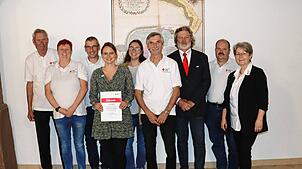 Der DRK-Vorstand (von links): Hermann Buhl, Sabrina Honsell, Bruno Sauter, Lena Frick, Anna Vogel, Dietmar Senger, Udo Pelkner, Bruno ...