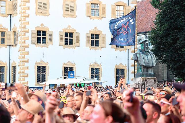Bild 21: Fäaschtbänkler begeistern 5000 Fans beim letzten Schloss Salem Open Air – Die besten Bilder!