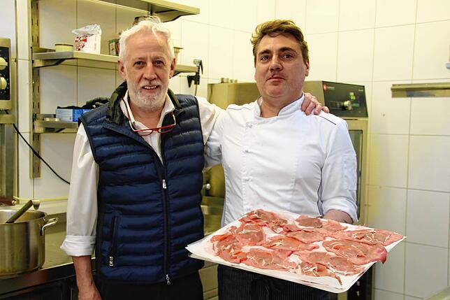 Roberto Da Ros betreibt das Gran Café Vittoria sowie die Osteria Veneta in der Linde. Koch ist Alex Ceccon (rechts).