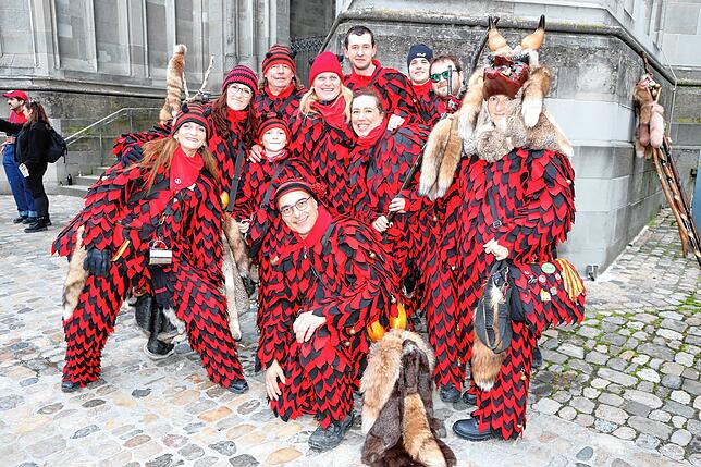 Bild 10: Bunt, bunter, Konstanzer Fasnacht: So fantasievoll geht es auf dem Münsterplatz zu