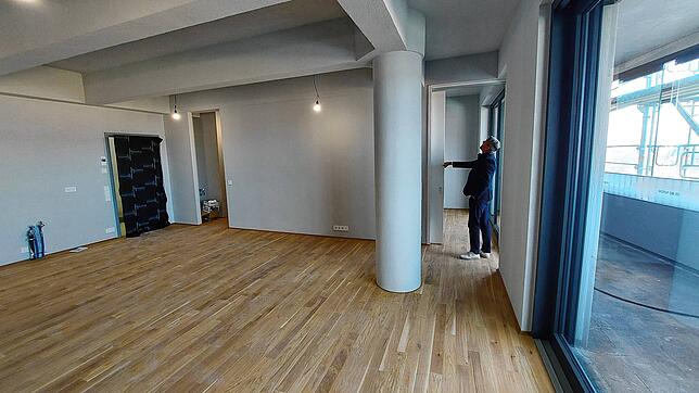 (Archivfoto) Im März 2025 stand die Musterwohnung im ehemaligen Telekomturm noch leer, inzwischen ist sie möbliert.