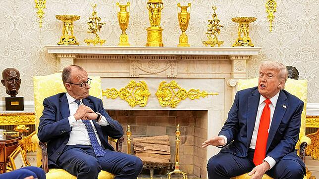 US-Präsident Donald Trump (r) empfängt Bundeskanzler Friedrich Merz (CDU) im Oval Office im Weißen Haus. Es ist das erste Treffen ...