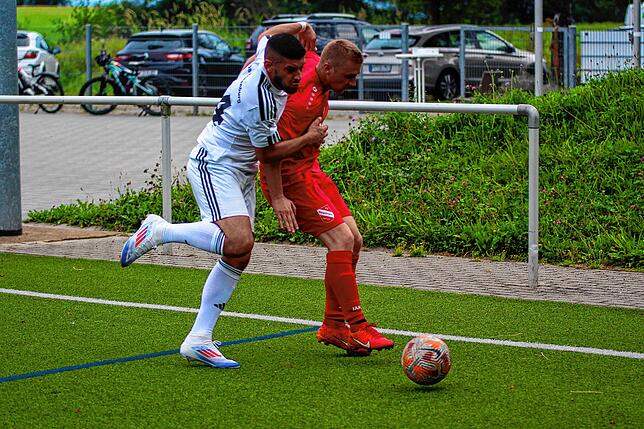 Bild 10: Dem SV 08 Laufenburg II gelingt der Ausgleich zum  3:3 beim FC Bergalingen – und wir haben Bilder!