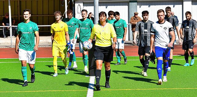 Bild 2: FC Zell besiegt den FC Hochrhein mit 3:0 – und wir haben Bilder!