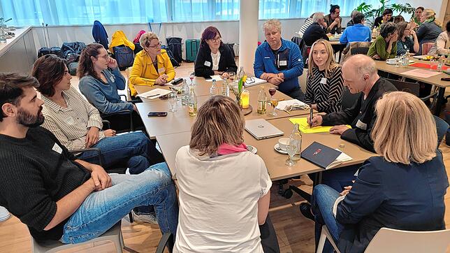 Bei der Zukunftswerkstatt Soziales diskutierten Politiker mit Fachleuten, wie man Vereinbarkeit von Beruf und Familie gestalten kann. ...