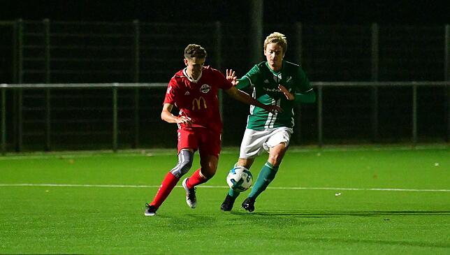 Bild 3: FC Wallbach feiert beim 3:1 gegen den FC Zell seinen ersten Heimsieg &ndash; und wir haben die Bilder!