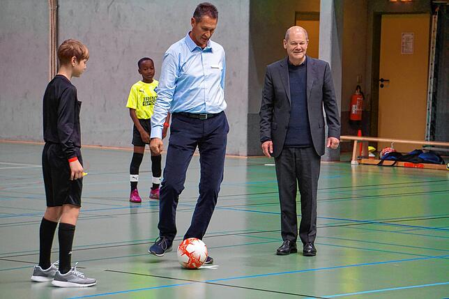 Anstoß zum Einlagespiel der D-Jugend.