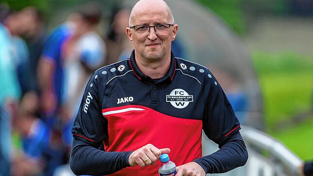 Neue Aufgabe: Nach seiner einjährigen Pause steigt Dirk Tegethoff (55), der bis Sommer 2023 den FC Wallbach trainierte, als Co-Trainer ...