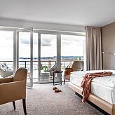 Zehn Nächte Fastenaufenthalt im DeLuxe-Südzimmer mit Balkon (ab 19 Quadratmeter) kosten 5440 Euro.