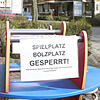 Warten darauf, dass die Spielplätze wieder geöffnet werden: In Donaueschingen hat sich übers Wochenende eine Person neu infiziert, eine ...