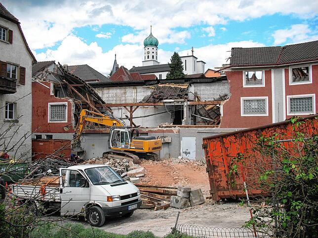 Abrissbagger in der Unterstadt eröffnen ganz neue Blicke auf die Oberstadt, als die Pfeiffer-Gebäude abgerissen wurden.