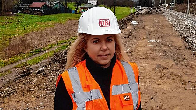 Die Diplom-Ingenieurin Peggy Bretfeld ist Chefin über die Bahnbaustellen von Baden-Baden bis an den Bodensee.