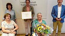 Das Vorstandsteam des Freundeskreis Blois-Waldshut-Lewes verabschiedete Kassiererin Irene Dold (rechts, sitzend). Von links: ...
